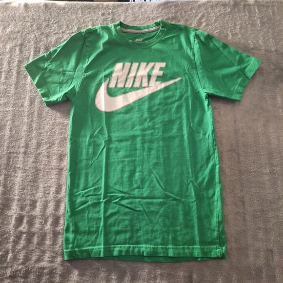 The Nike Tee Crew Neck T-Shirt Short Sleeve Green Size XS Sportswear - Picture 1 of 7